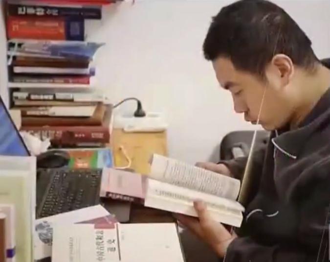 35岁博士送了10年快递完整版,35岁送快递博士生现状