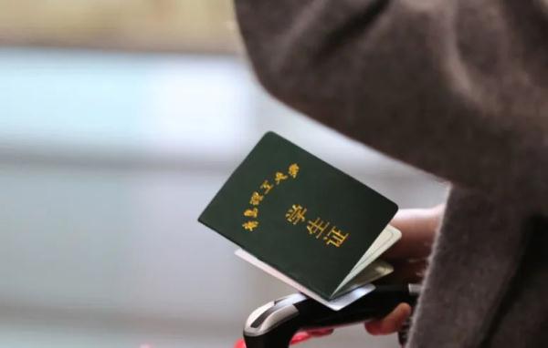 网上购火车票己取票如何办理退票,已出票的火车票退票能网上退吗