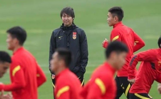 派上这个首发名单，用这个451阵型，对战澳大利亚队稳拿3分