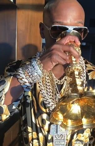 梅威瑟回应破产传闻：国王永远不会破产，我的钱多到花不完