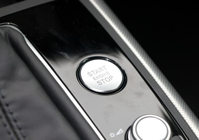 新款a6l顶配二手车,28万的奥迪a6l2023款