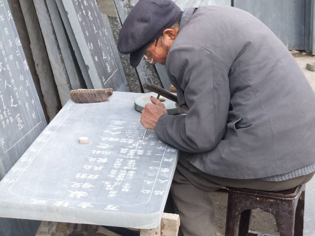 墓碑上显考祖什么意思,故显考妣的读音及意思视频