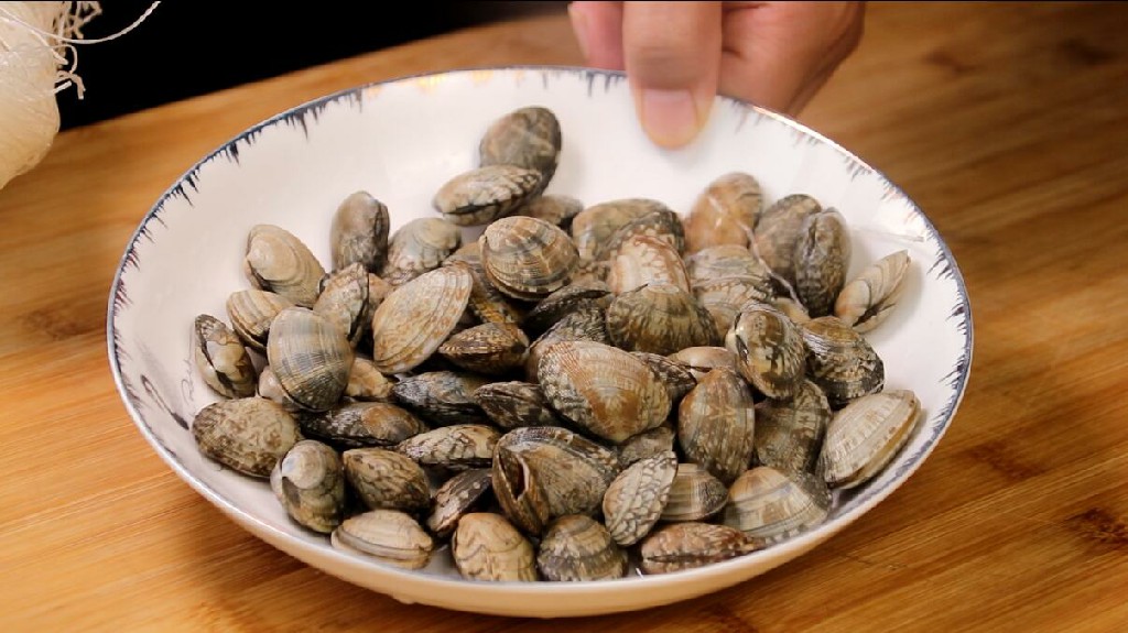 洗花蛤用什么方法,洗花蛤妙招用酒洗