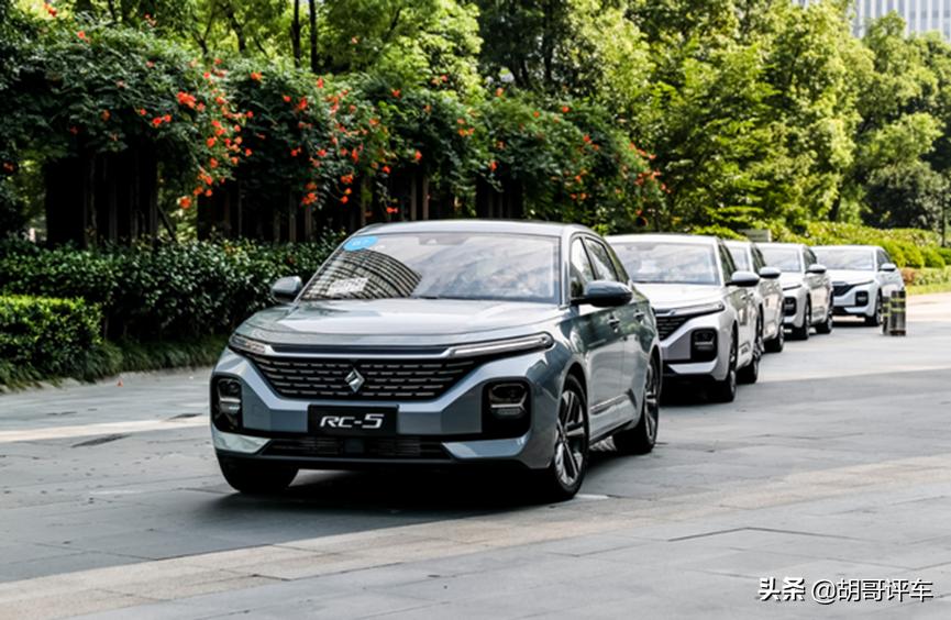 宝骏rc5对比轩逸2021,2万提了新宝骏rc-5