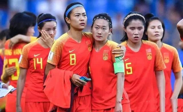 铿锵玫瑰中国女足图,中国女足铿锵玫瑰带字图片