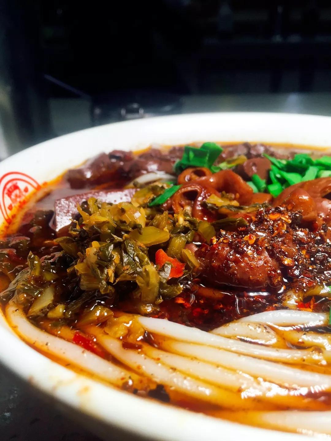 一碗米线斩群妖|我在昆明这5家米线店跪得端端正正