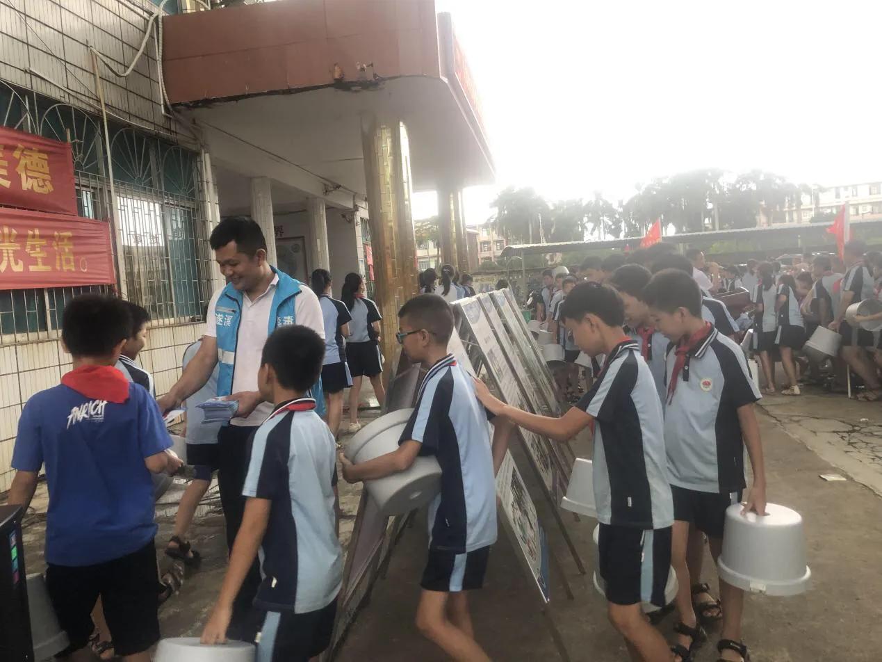 双湾镇开展禁毒宣传教育活动,马山镇开展暑期禁毒宣传教育活动