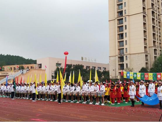 披着五彩盛装，唱响我的祖国，天府师大一中运动会，燃了