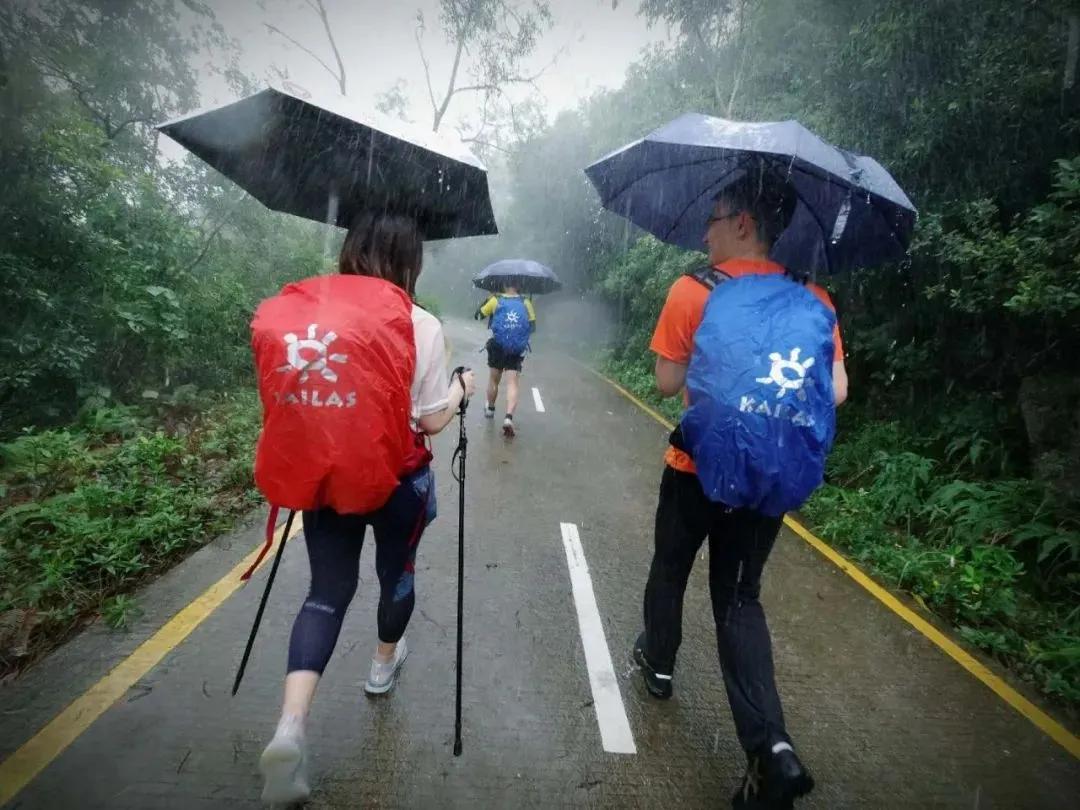 跑向沙9|哈工大沙9马峦山负重训练