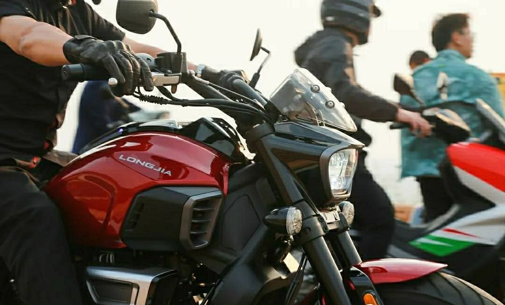 龙嘉V霸650发布：辐条、日清、KYB、无钥、座椅手把加热