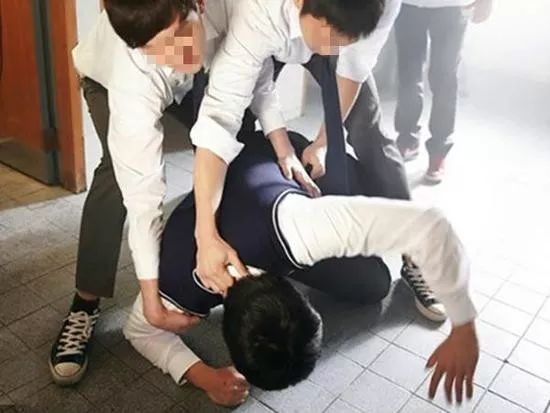 15岁少年强奸7岁女童后推下25楼,其父:孩子我不管!