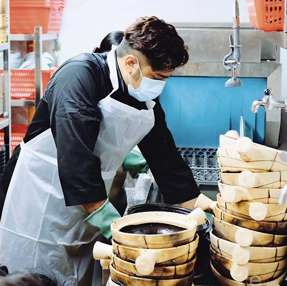 陈振华沦落为洗碗工,tvb男星陈振华在广州