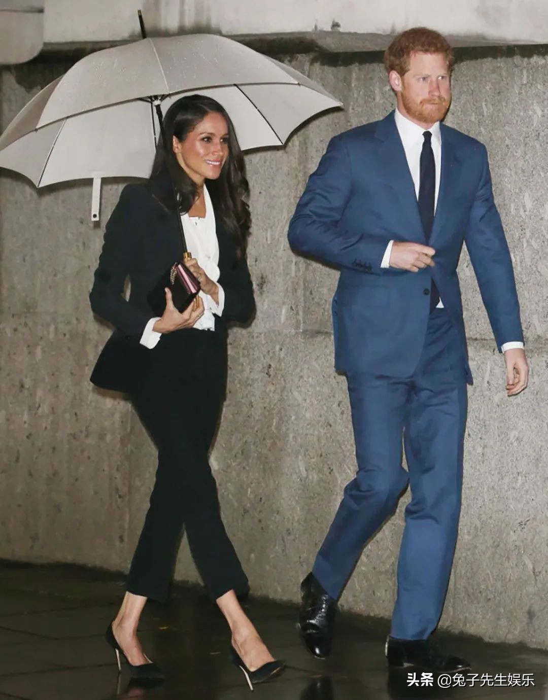 梅根戴卡地亚金表,梅根戴礼帽照