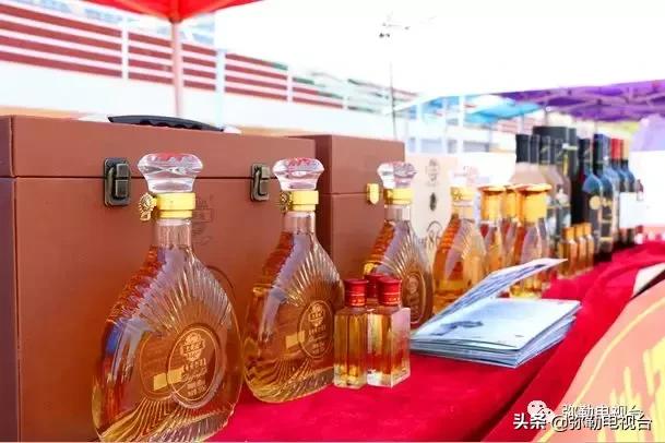 弥勒马拉松直升机撒玫瑰,弥勒马拉松用直升机撒玫瑰花