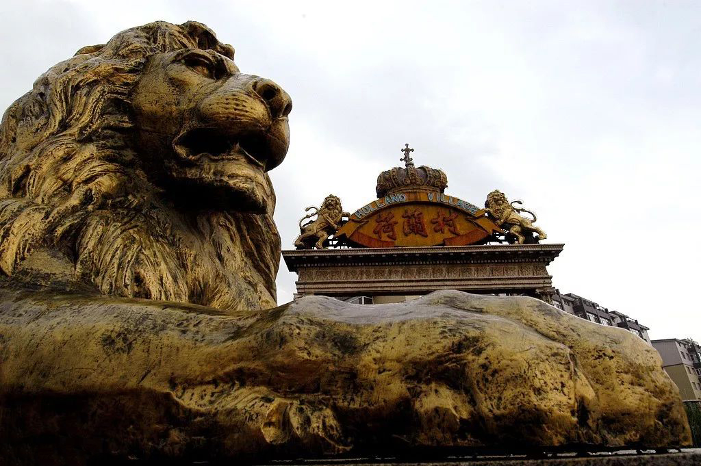 1999年缔造沈阳荷兰村，4年后锒铛入狱，中国第二富豪沉浮录