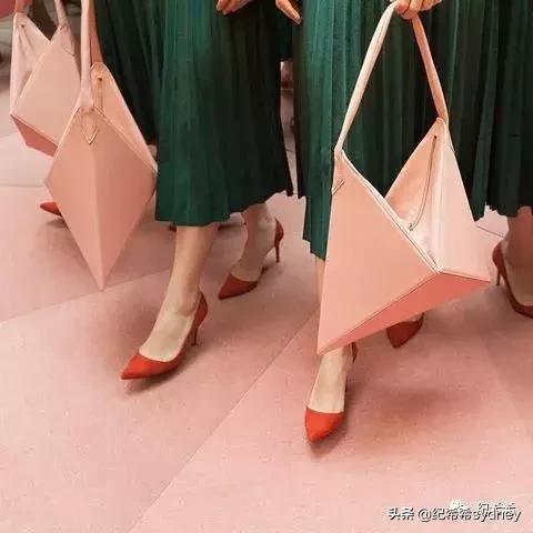 2020年最潮时尚的小众包包推荐,今年爆款的包包