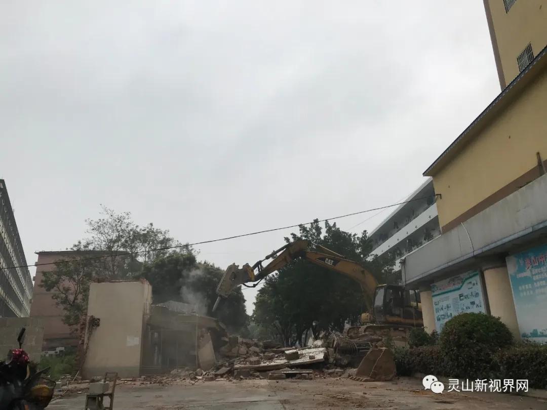 广西灵山县灵山中学新校门,满满的都是回忆学校