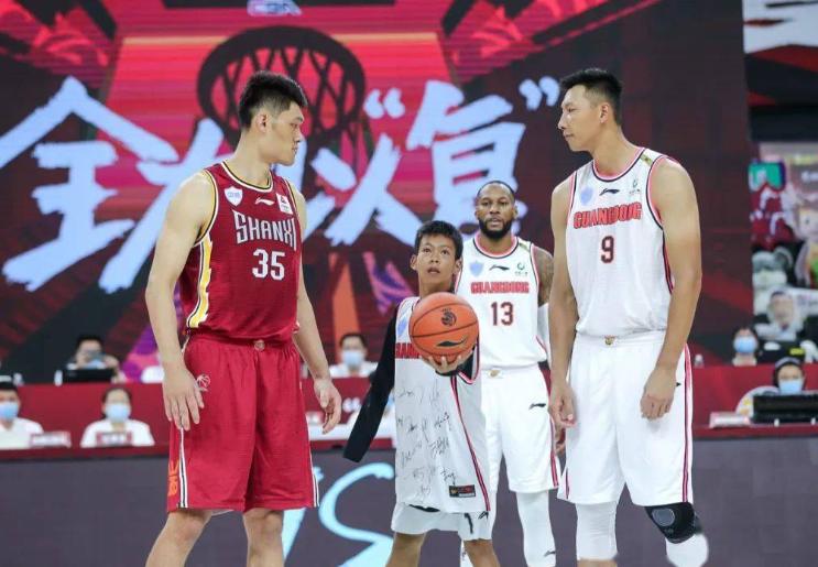 13岁独臂少年张家诚的篮球梦,独臂篮球少年张家城跟谁去篮网