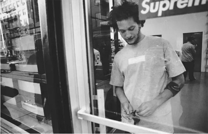 一块红砖打上LOGO卖出天价,顶级潮牌是这么打造的