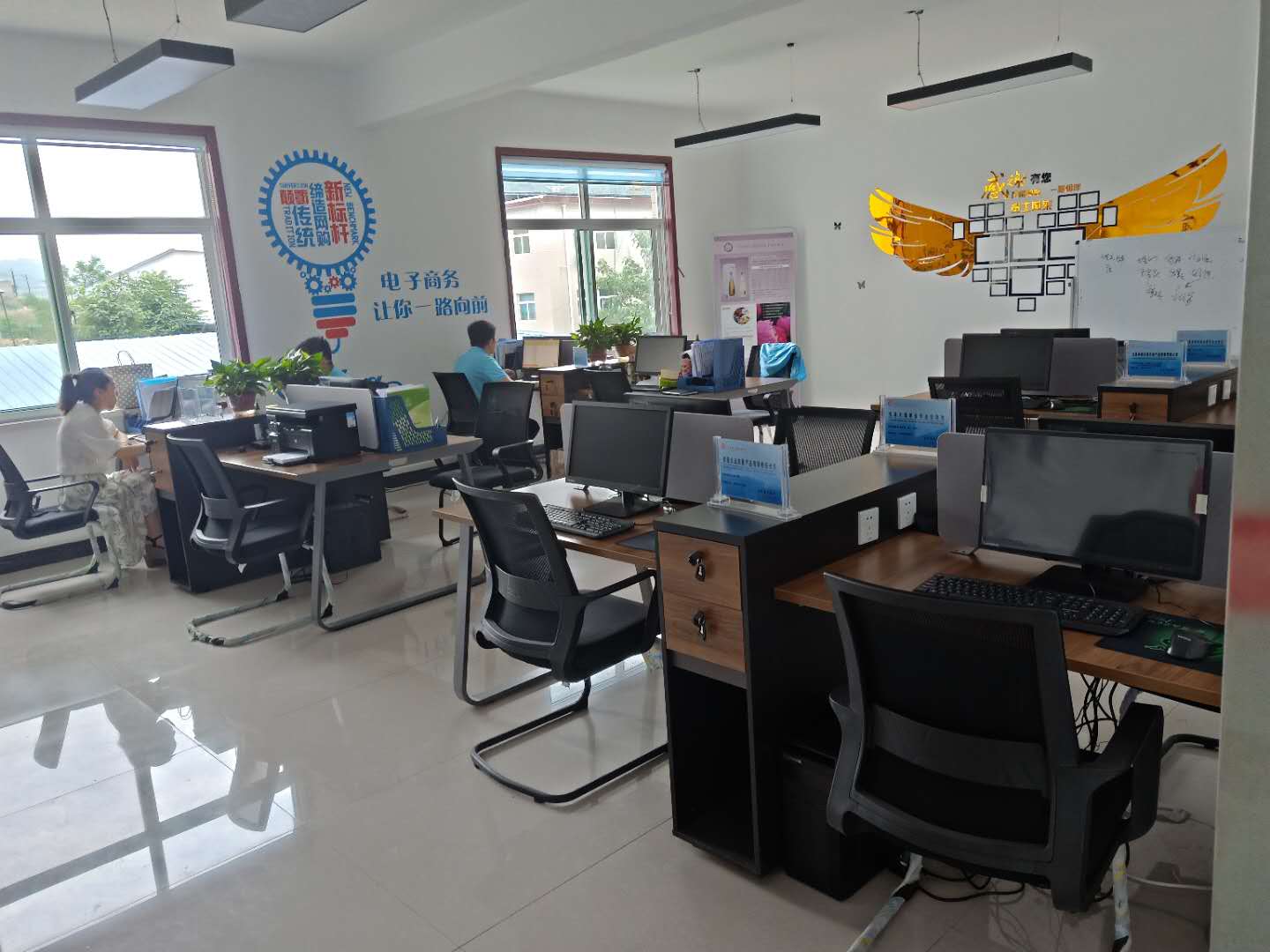 农村电商物流打通电商最后一公里,农村电商发展助力乡村振兴