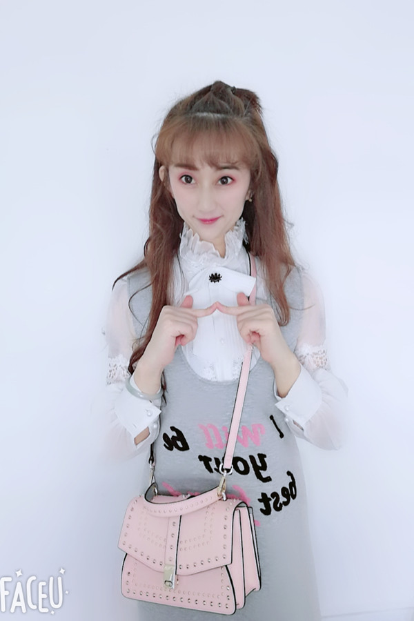 elle双肩铆钉女包,elle铆钉包