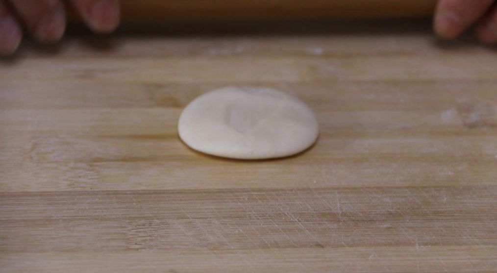 家庭版茄子馅饺子家常做法 (如何在家制作茄子馅饺子)