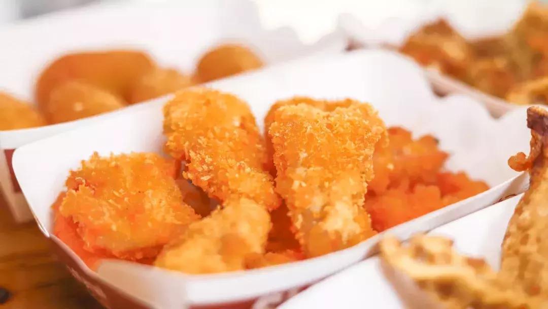 藏在厦门老社区的夫妻炸料摊，20元吃遍鲨鱼鸡腿醋肉菜丸