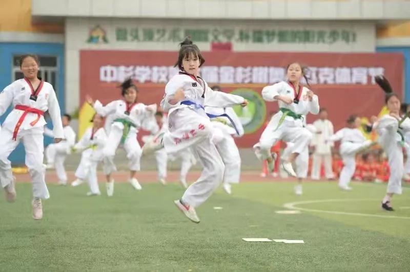 一百多人体育节开场,体育1000人活动