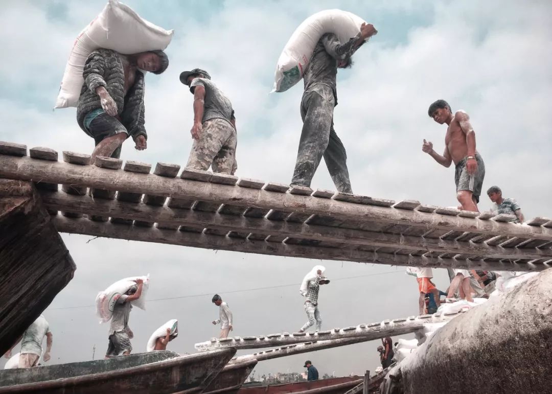 手机拍照不如之前清晰,手机拍照不如实物好看