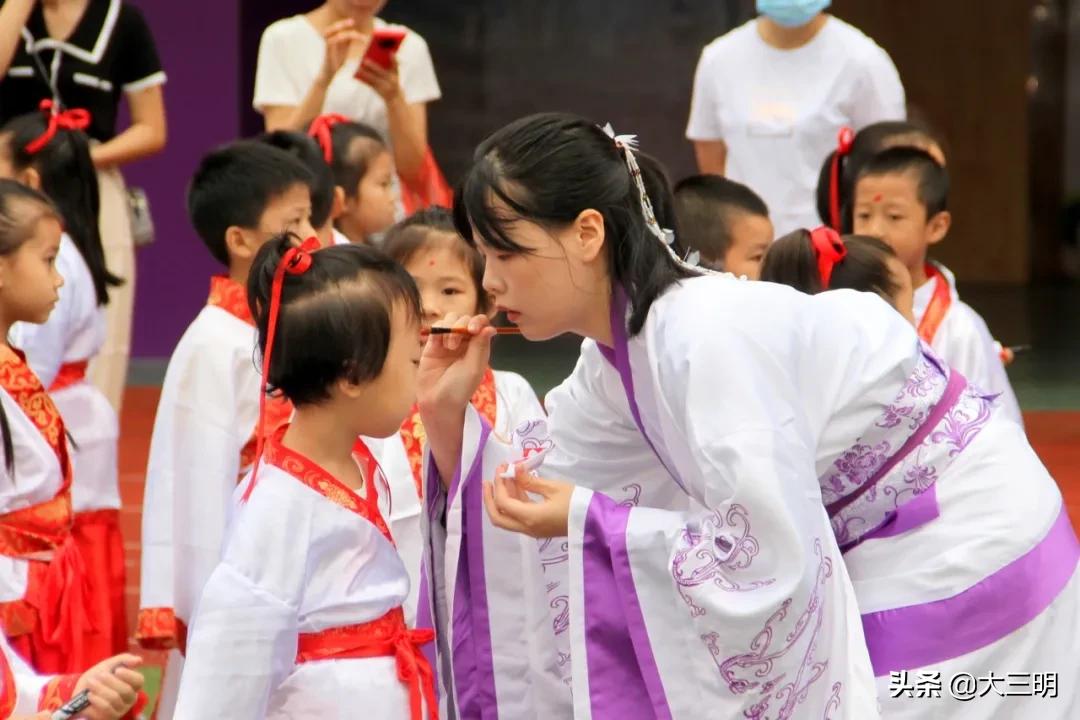 幸福七色花丨开笔添智，慧悦人生——三明学院附属小学一年段“七色花”年段特色体验活动