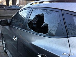 车钥匙被锁后备箱开锁,车钥匙被反锁在车内怎么开锁