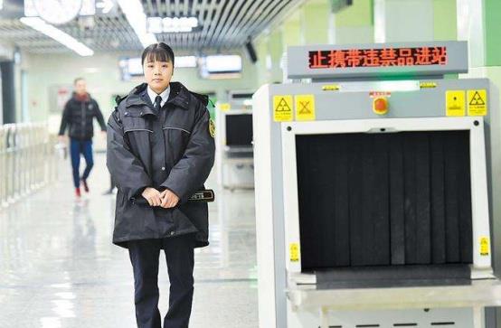 为什么地铁安检员工资少又累,做地铁安检员都必须知道哪些事情