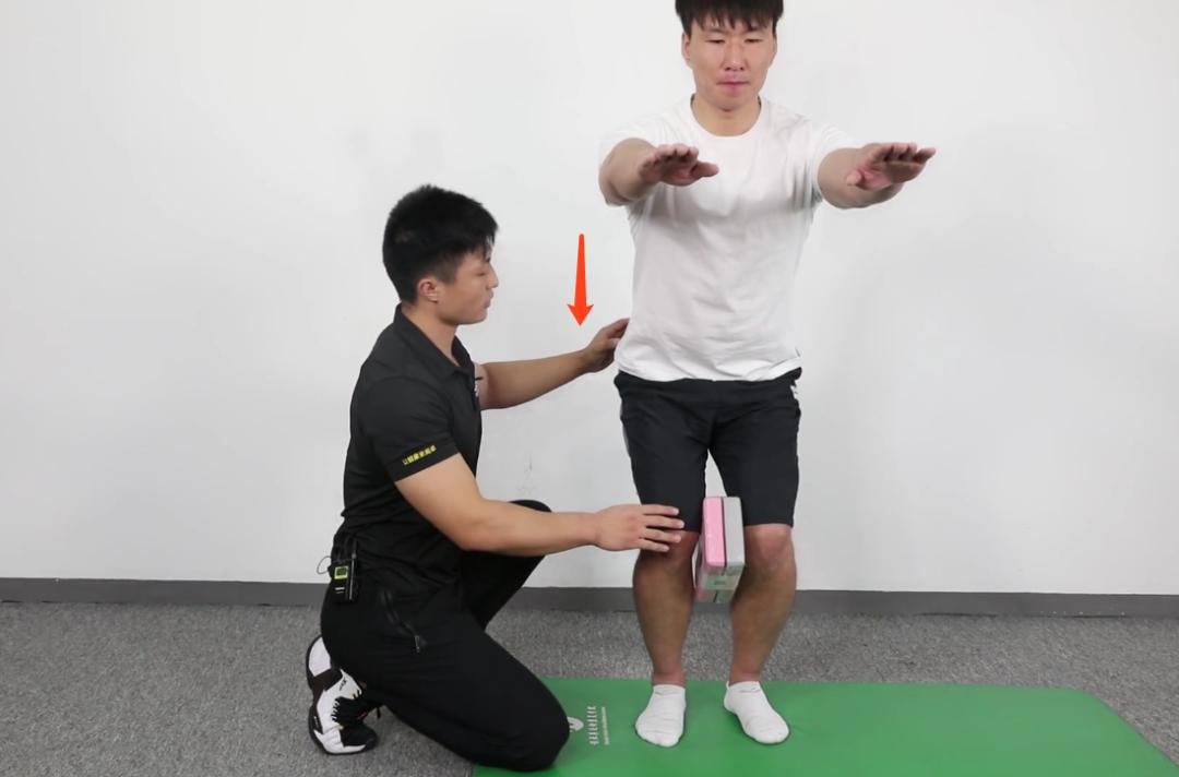 躺在床上矫正小腿外翻,小腿外翻如何矫正和站立