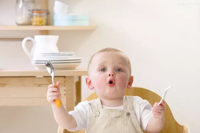 专家说|5岁男孩爱摸妈妈咪咪，这究竟是不是性早熟？