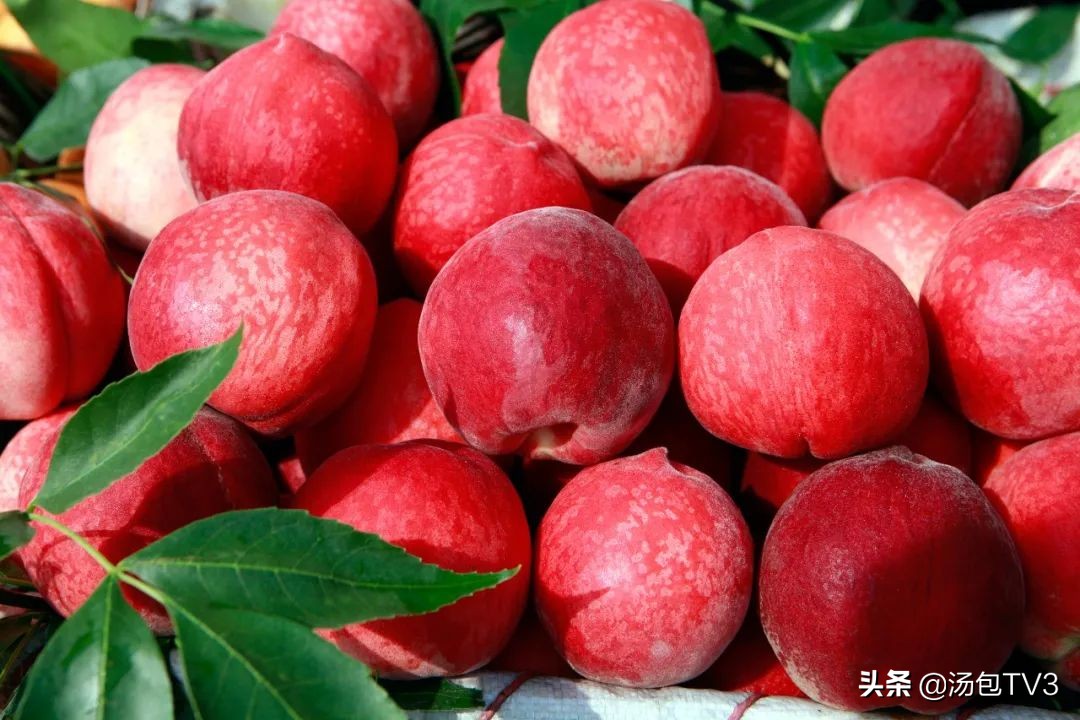 碱面洗桃子变黑是怎么回事,用食用碱洗桃子变黑还能吃吗