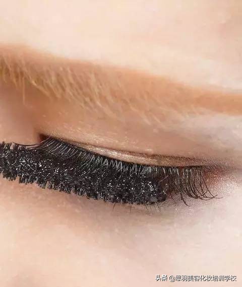 为什么你种的睫毛假性服帖,自己嫁接睫毛闭眼时扎眼怎么回事