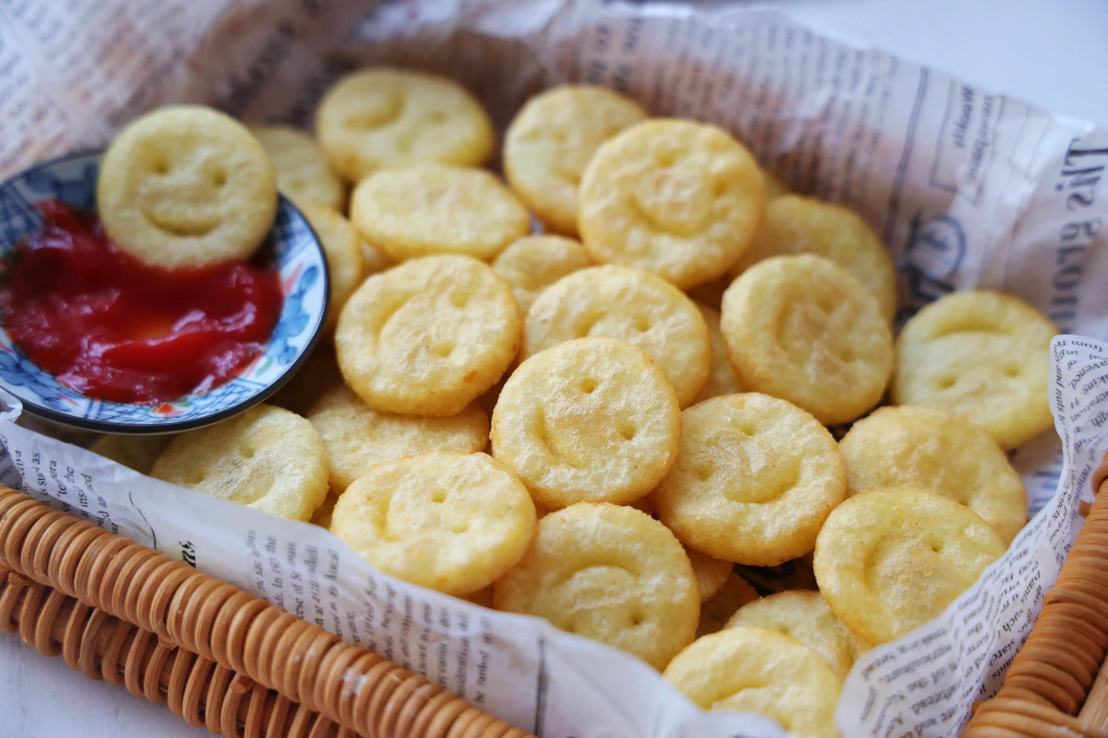 怎么做笑脸土豆不油炸,餐厅脆皮土豆怎么做