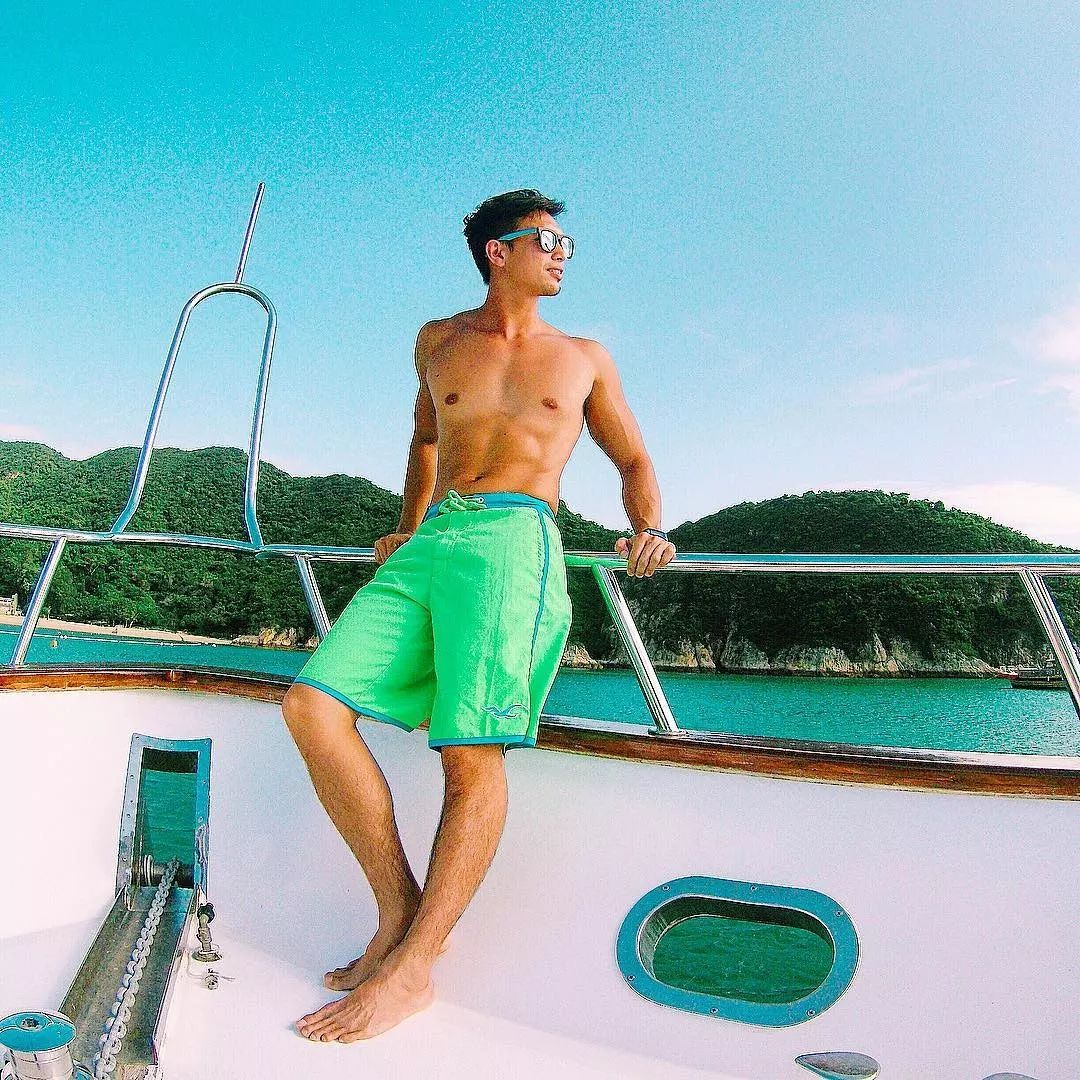 前香港先生曾当兵从军无悔离巢：不想四五十岁都还当主播做访问