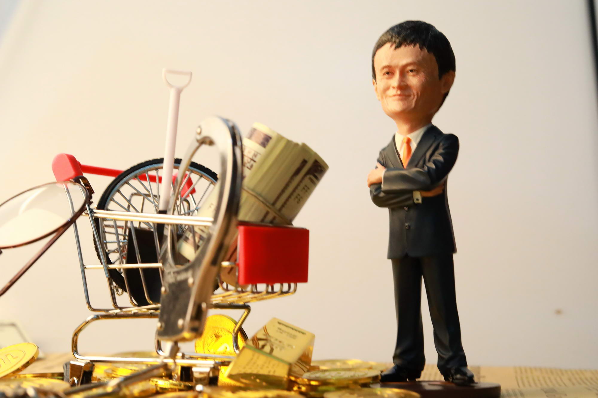 免半年服务费+200亿扶助*款贷**，扶持商家，阿里就这么干了