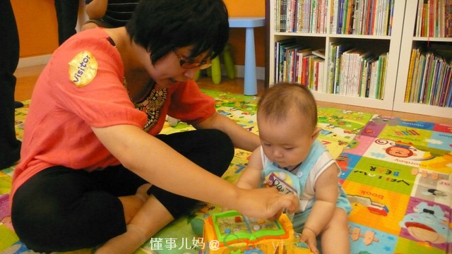 北京妈妈：交上万块钱，我家孩子在早教机构听八国语言、摸鸭子