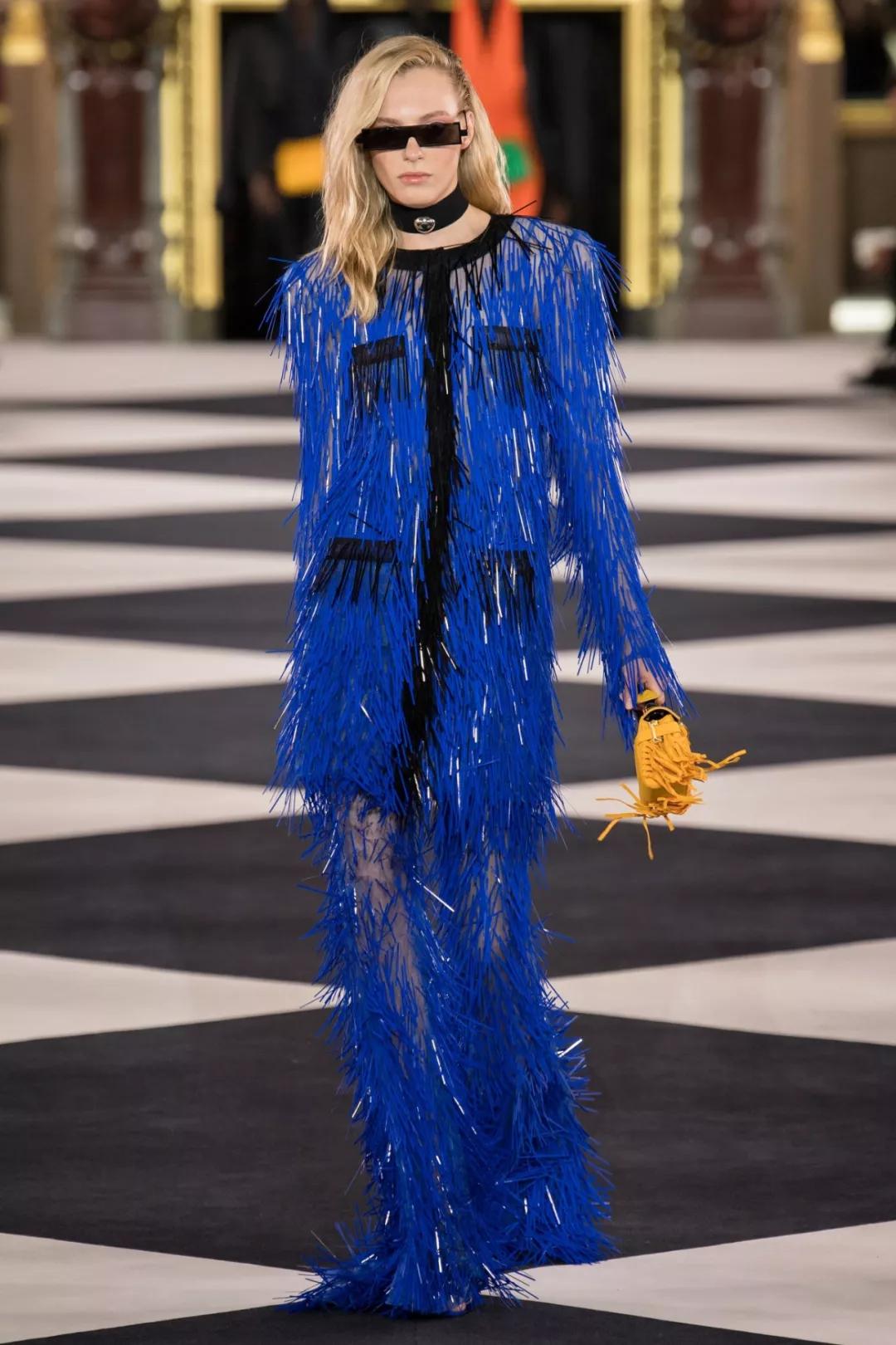 2020流行什么颜色的衣服,今年最流行的衣服颜色是什么颜色