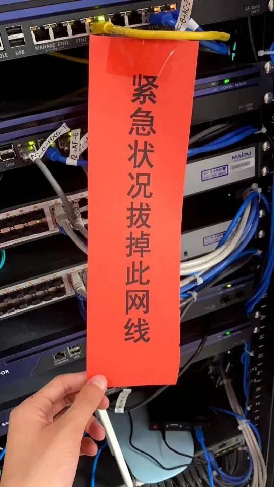 搞笑：黑客：遇到高手了，我刚刚进去就被T出来了