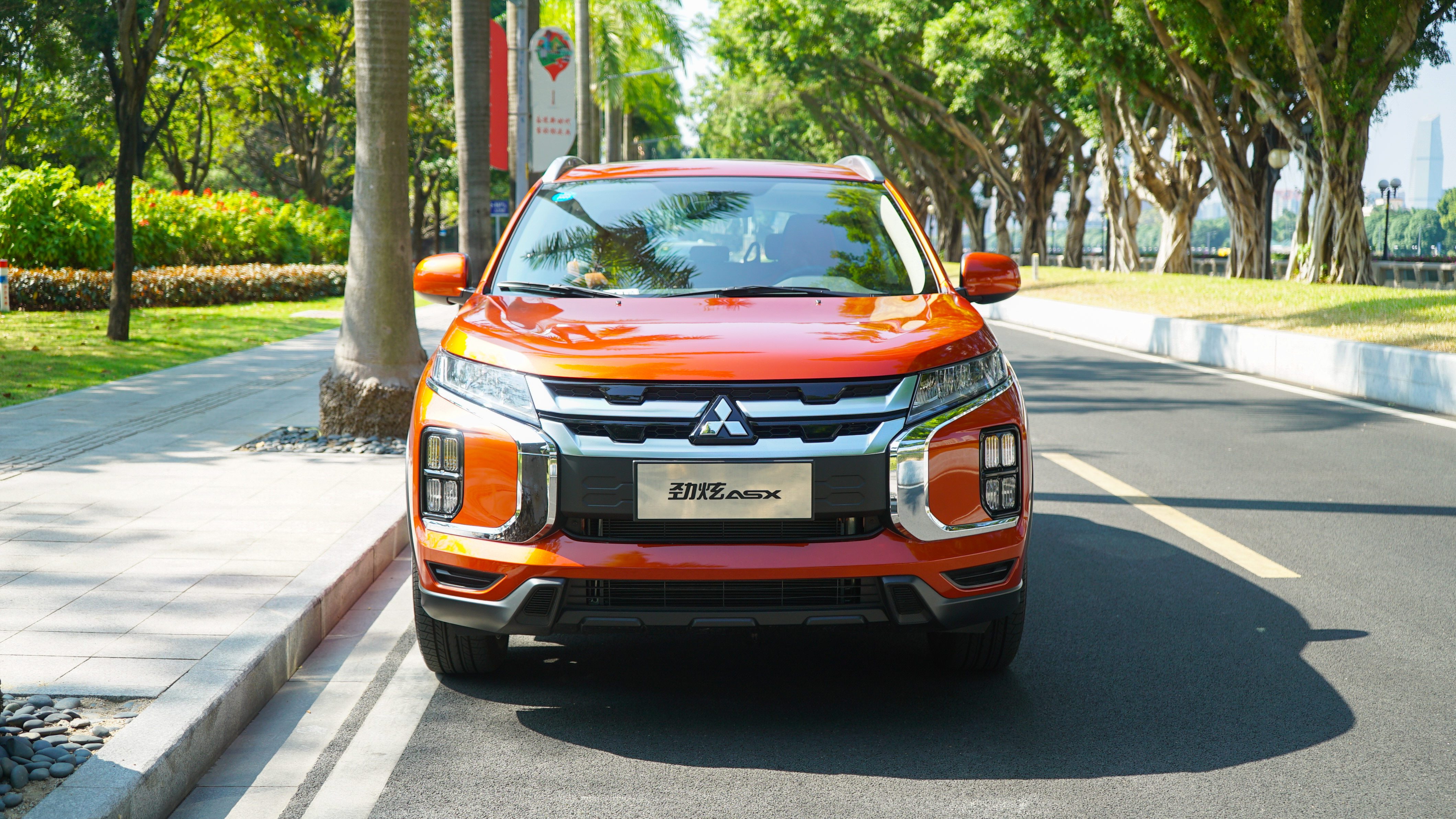 最新三菱劲炫评价,三菱欧蓝德经典vs进口劲炫asxphev