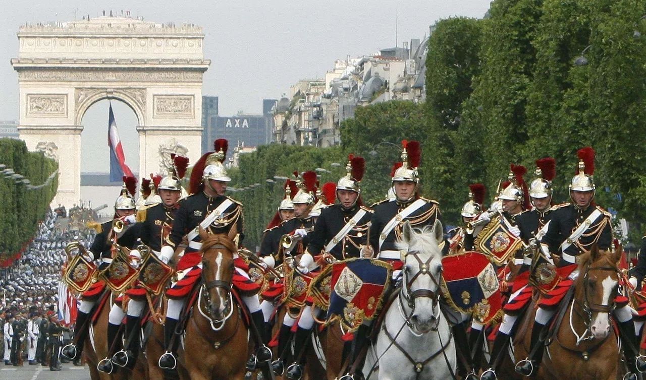 世界各国的国庆节的时间及原因,各国国庆节的节日风俗