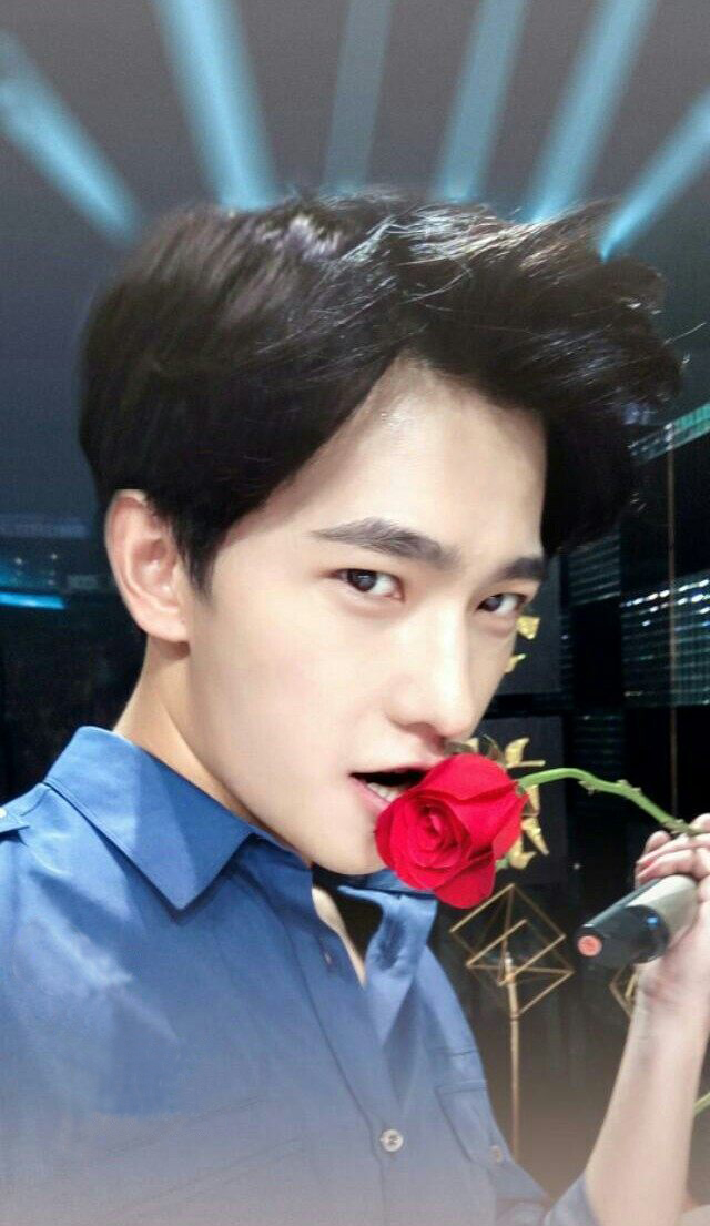 10位爱豆同时送花给你，你会选谁？网友：除了第十个，我全都要