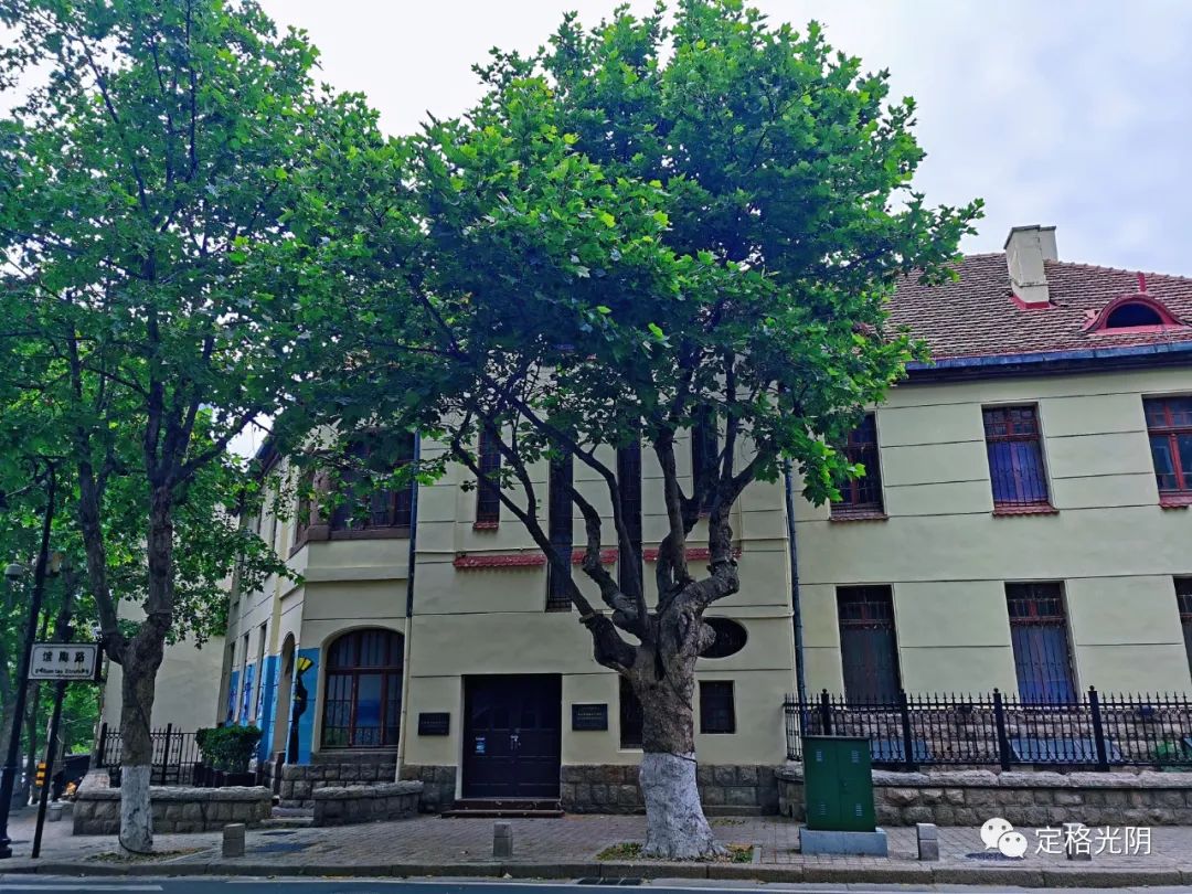 这里欧式建筑遍布，曾是青岛的“华尔街”，青岛这条老街值得一看