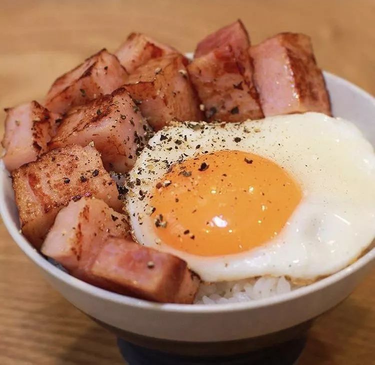 100日元在日本吃一天,100日元在日本吃寿司