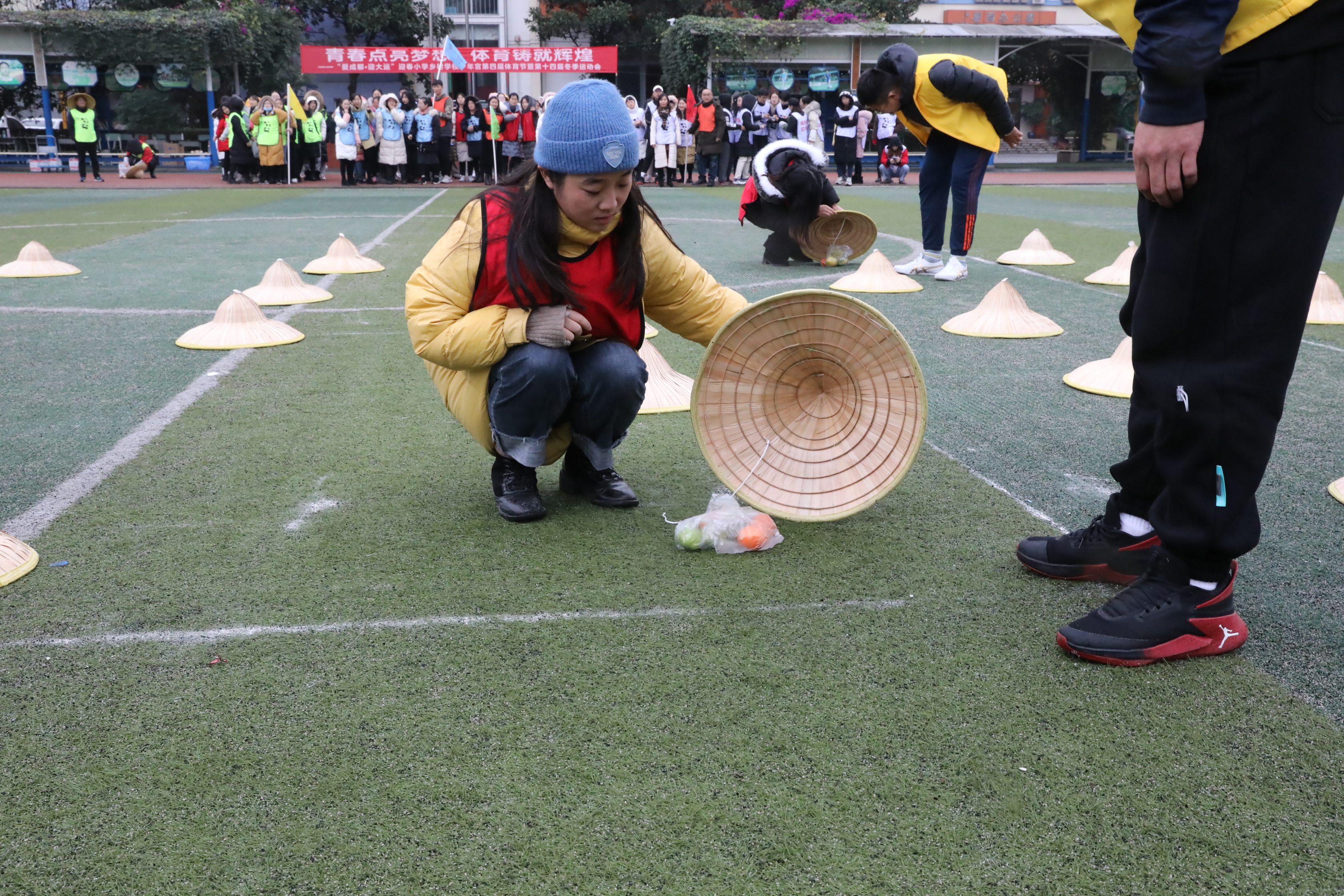 强队伍促质量塑荣光丨记双流区迎春小学开展校内拓展培训活动