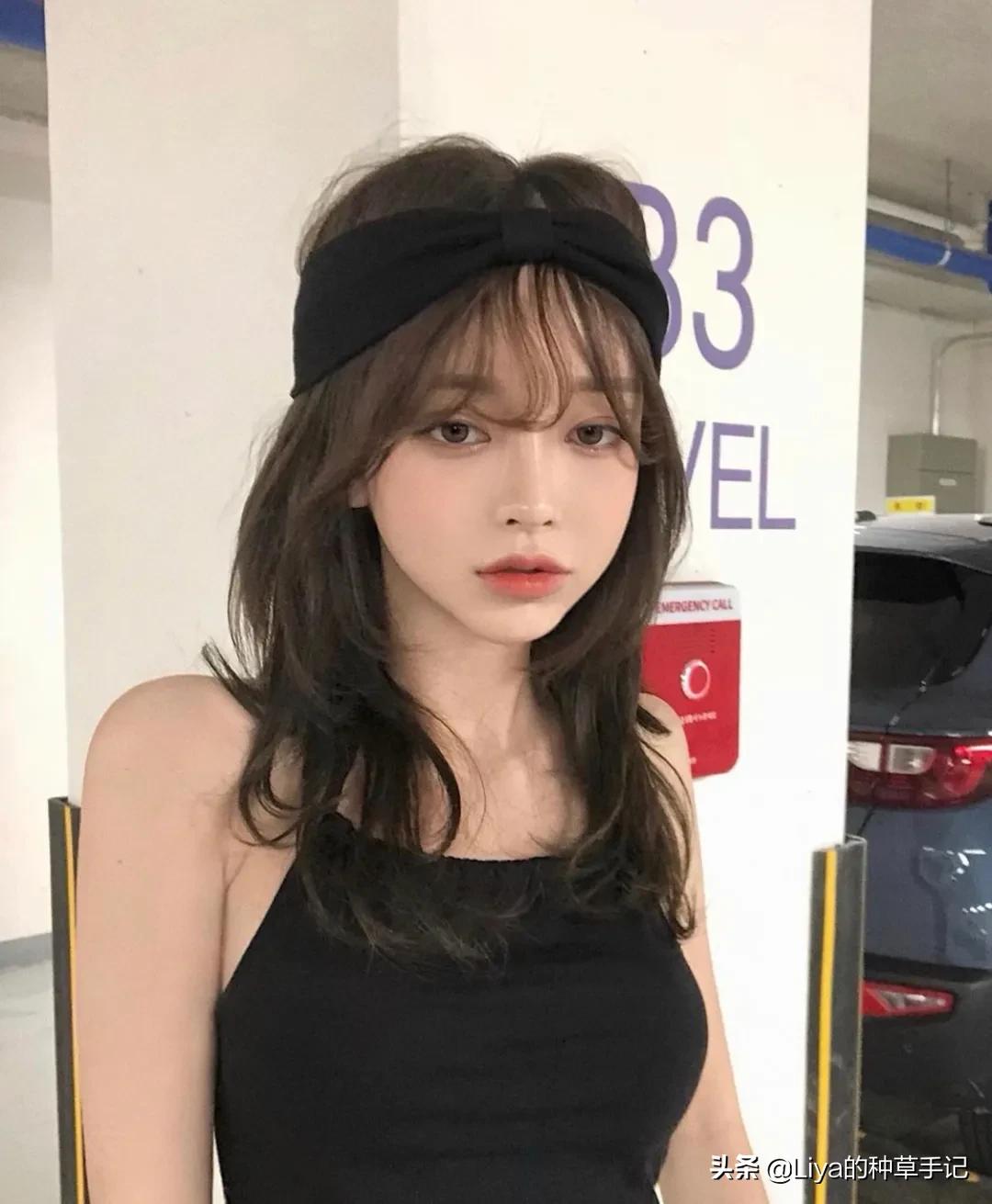 不要再披头散发了夏天适合的发型,披着和扎着都好看的浅层次发型