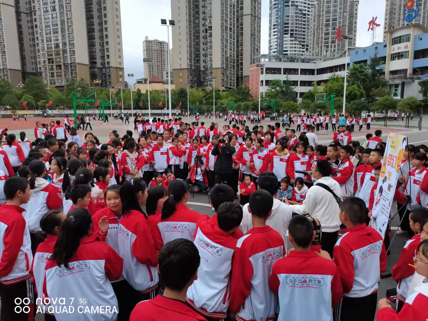 ps社团招新海报,社团招新的新颖活动